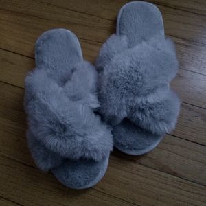 Fuzzy gray criss cros slippers